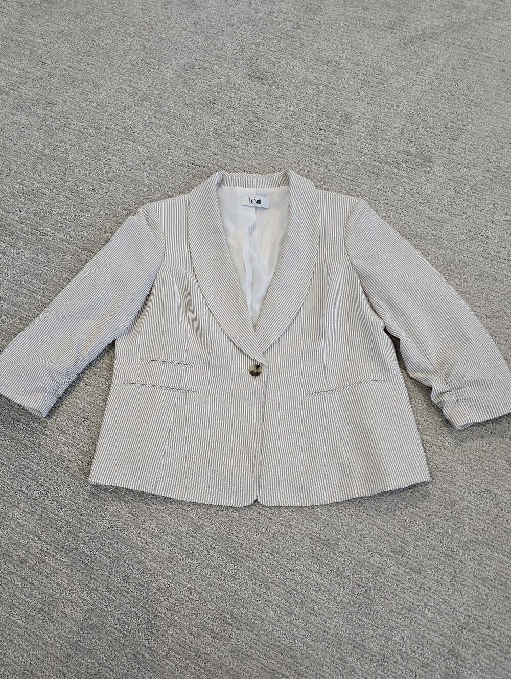 NWOT Le Suit Gray and Cream Pinstripe Shawl Collar Blazer Seersucker
